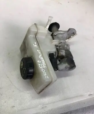 Volkswagen Touran III Master brake cylinder 1k0945459a
