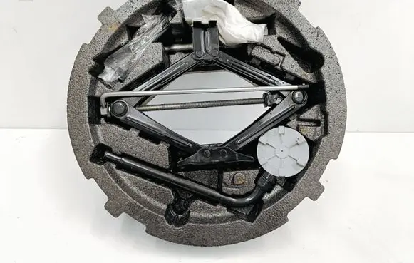 Volvo XC40 Tool set 31680052 8888528100