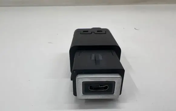 Peugeot 3008 III USB socket connector 9848394780