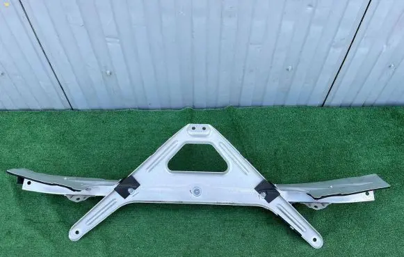 Audi Q7 4M Radiator mount bracket 4M0806391C TL091