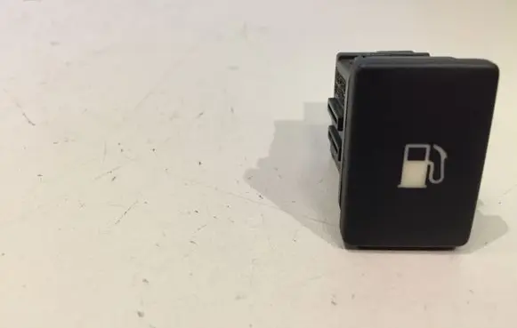 Toyota Avensis T270 Fuel tank opening switch 15C252