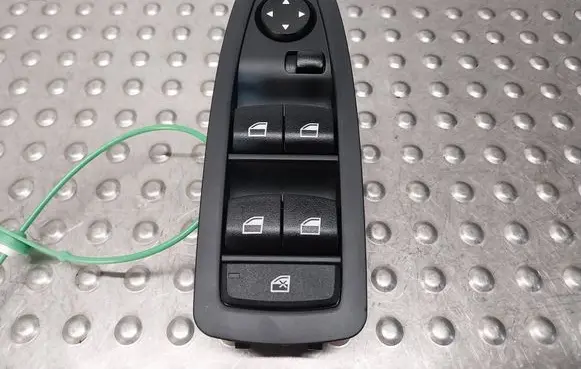 BMW 1 F20 F21 Electric window control switch 9208108