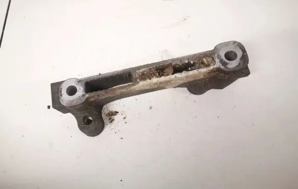 Engine mounting bracket