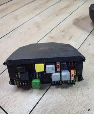 Mercedes-Benz E W212 SAM control unit A2129005812 A2129015104 A2129025405