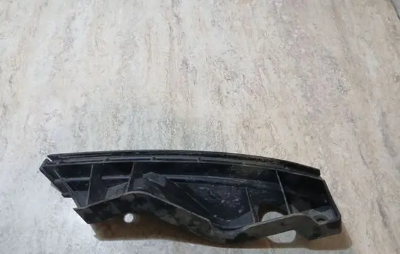 Volkswagen Touran I Front bumper mounting bracket 1T0807889A