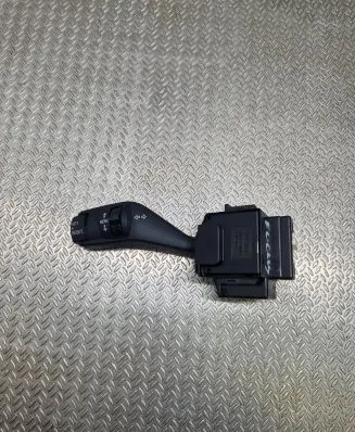 Ford Focus Indicator stalk 17D940