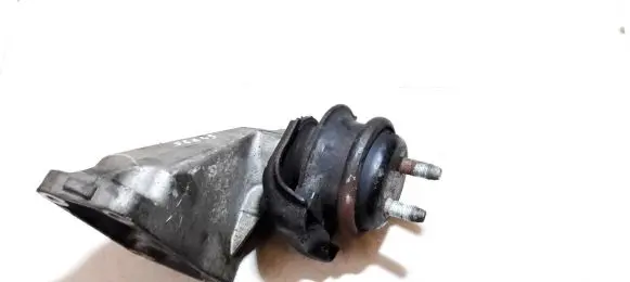 Lexus IS 200-300 Engine mount bracket