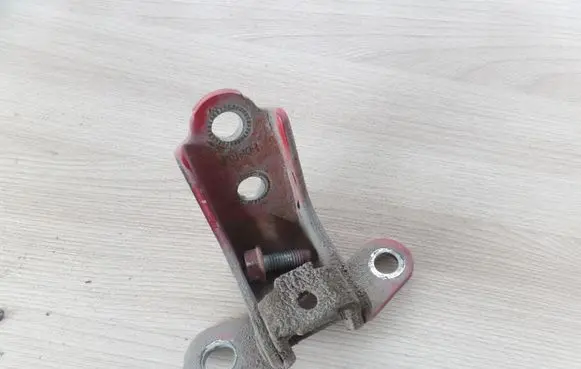 Hyundai i30 Front door lower hinge 