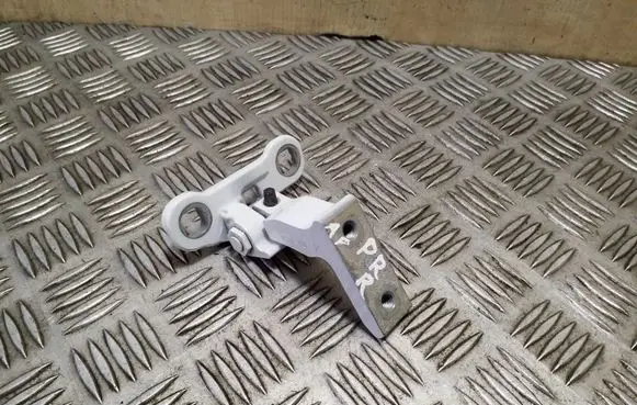 Volvo XC90 Front door lower hinge 31424590