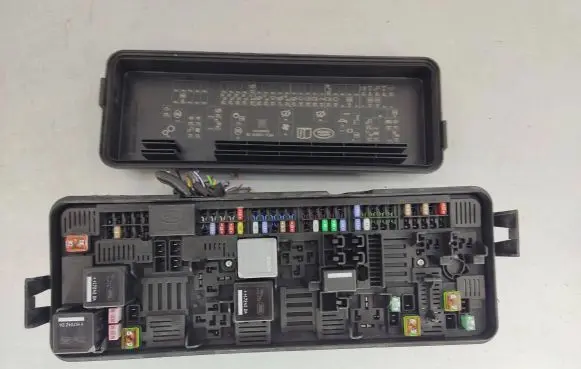 Land Rover Discovery 5 Fuse module HPLA14A073AB 58L611F03 352017042639
