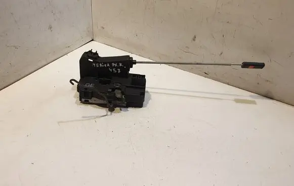 Opel Meriva A Front door lock 13154791