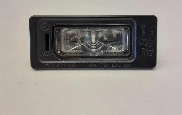 Volkswagen PASSAT B8 Number plate light 5NA943021