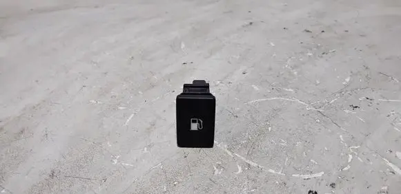 Lexus CT 200H Fuel tank opening switch 15A925