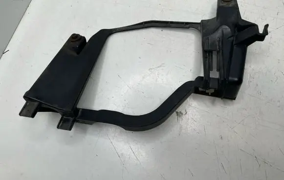 BMW 5 E60 E61 Headlight/headlamp mounting bracket 15873700