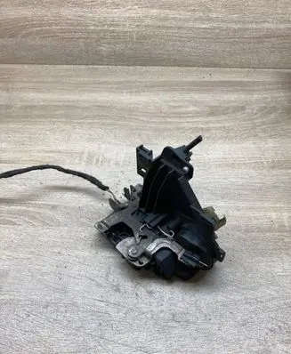 Seat Leon (1M) Front door lock LEFTSIDE