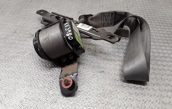 KIA Carnival Middle seatbelt (rear) 898104D100