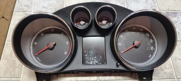 Opel Insignia A Speedometer (instrument cluster) 13333351 365903926H