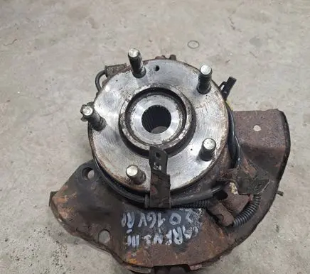 KIA Carens II Front wheel hub spindle knuckle