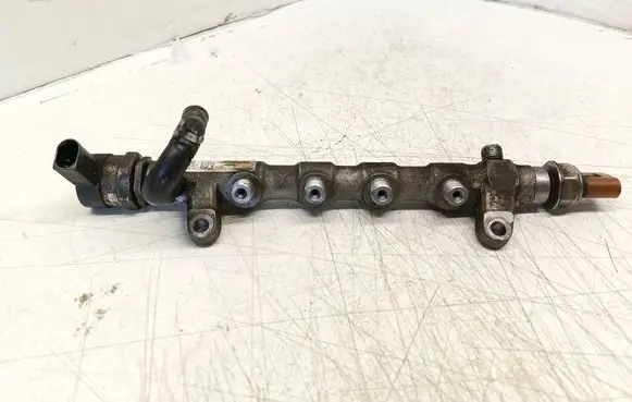 Volkswagen Golf VI Fuel main line pipe 03L130089P 100000667