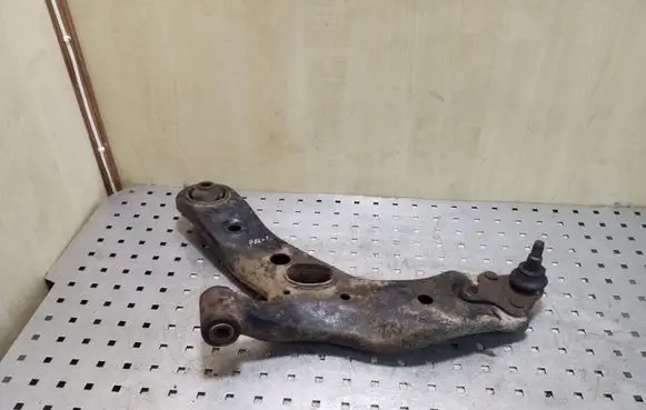 Toyota RAV 4 (XA30) Front lower control arm/wishbone
