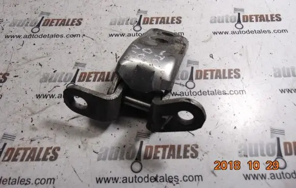 Toyota Avensis Verso Front door upper hinge