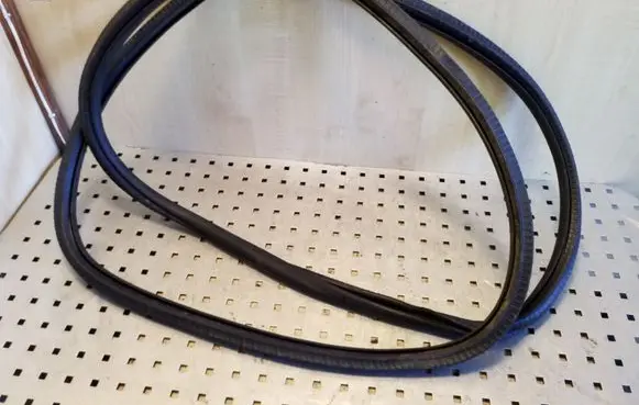 Rear door rubber seal (on body)