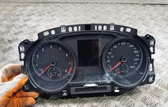 Volkswagen Golf VII Speedometer (instrument cluster) 5G1920740A