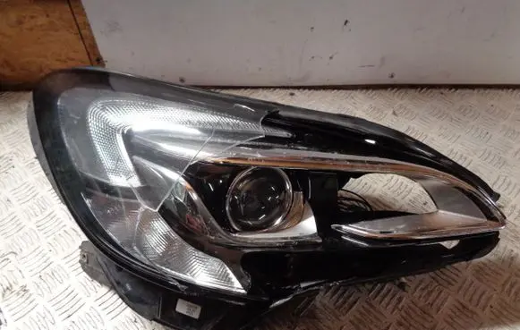 Opel Corsa E Headlight/headlamp 13381348