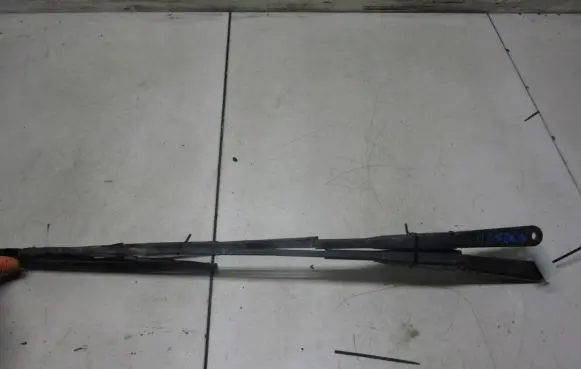 Renault Master III Front wiper blade arm