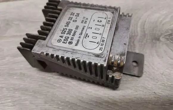 Mercedes-Benz E W210 Coolant fan relay A0255453232 ESG300 898940000
