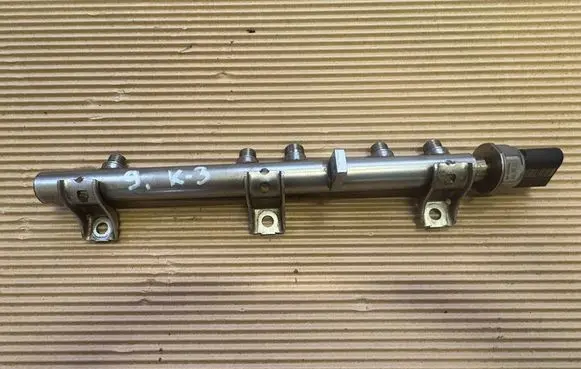 BMW 5 E60 E61 Fuel main line pipe 7562474 7537319