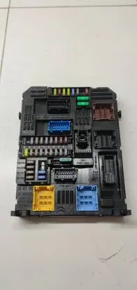 Peugeot 208 II Fuse module 9845141280