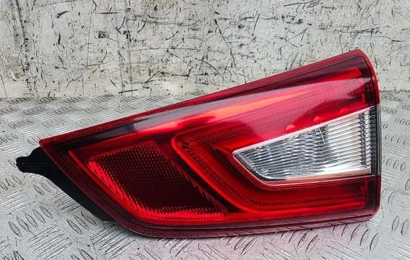 Tailgate rear/tail lights