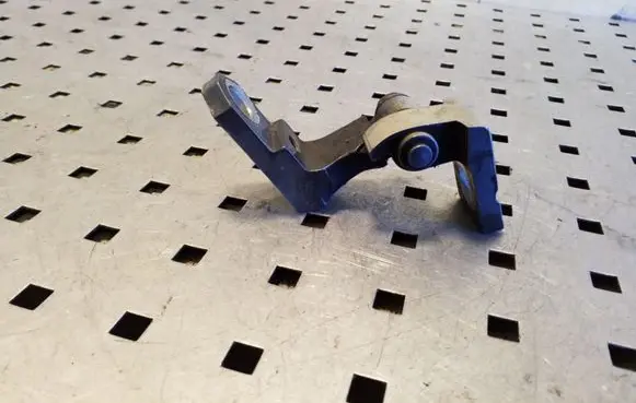 Volkswagen Touran I Rear door upper hinge