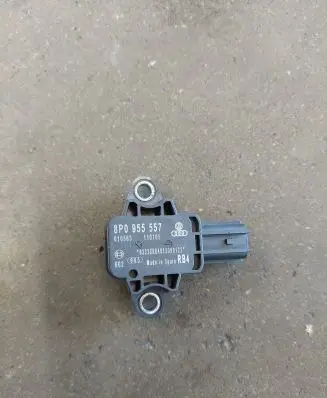 Audi A4 S4 B7 8E 8H Airbag deployment crash/impact sensor 8P0955557 110105 018563