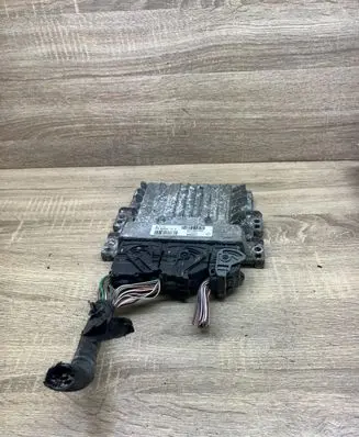 Renault Megane III Engine control unit/module 237100777R S180067100A