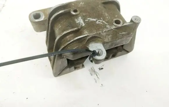 Volkswagen PASSAT B6 Engine mount bracket 1K0199262