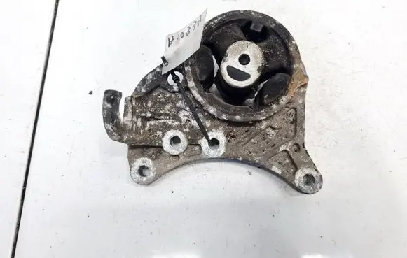Engine mount bracket