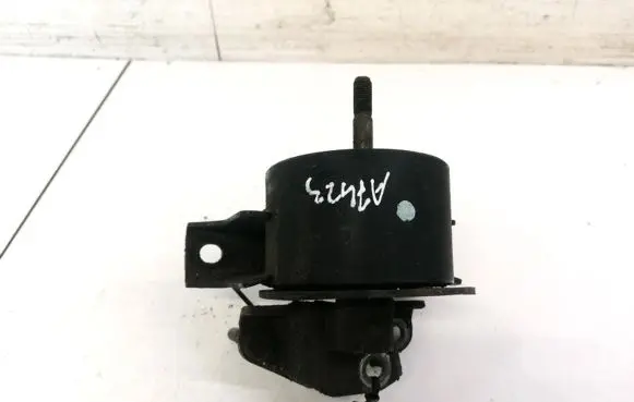 Nissan Primera Engine mount bracket
