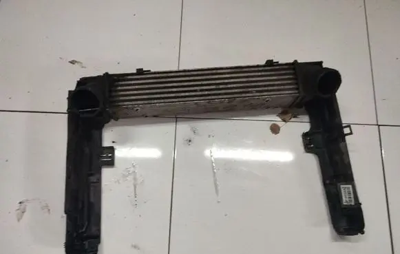 BMW 1 E81 E87 Intercooler radiator 3093796