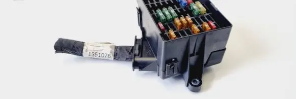 Volkswagen PASSAT B6 Fuse module 3C1941824