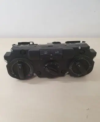 Volkswagen Golf V Climate control unit 743138