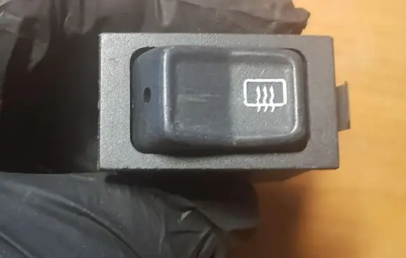 Volkswagen Golf I Windscreen/window heater switch 861959621