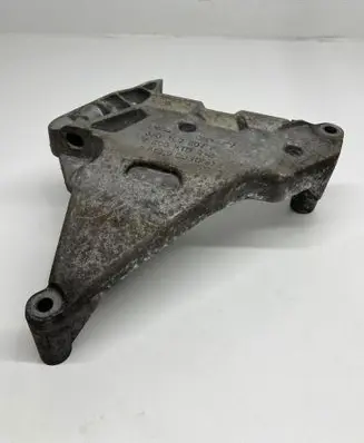 Volkswagen Touran I Engine mounting bracket 03G199207F 200KTS82