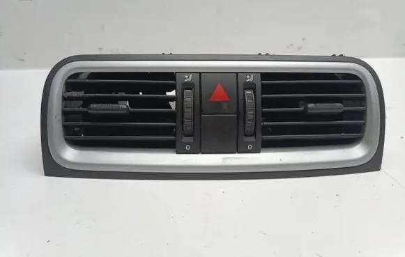 Skoda Fabia Mk2 (5J) Dash center air vent grill 5J0820951 T0028450 P01160056