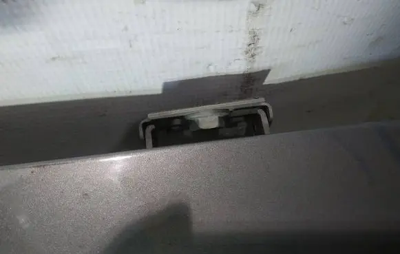 Tailgate/trunk/boot hinge