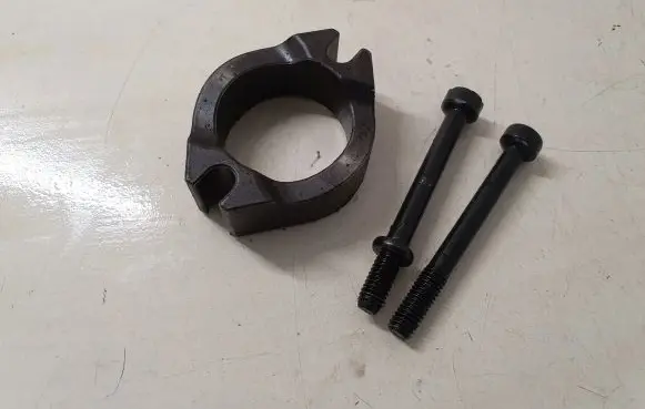 Subaru Outback Fuel Injector clamp holder