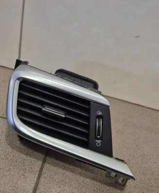 KIA Optima Dashboard side air vent grill/cover trim 84790D4AA0