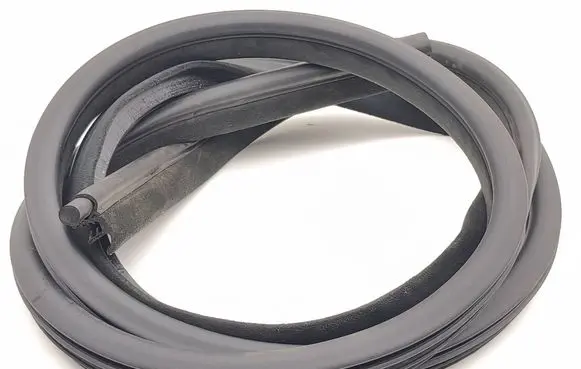 Maserati Quattroporte Front door rubber seal 