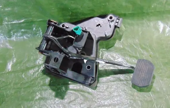 Peugeot 407 Brake pedal